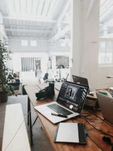 The Emergence of Artificial Intelligence in Journalism: Is It Possible for Robots to Write the News?