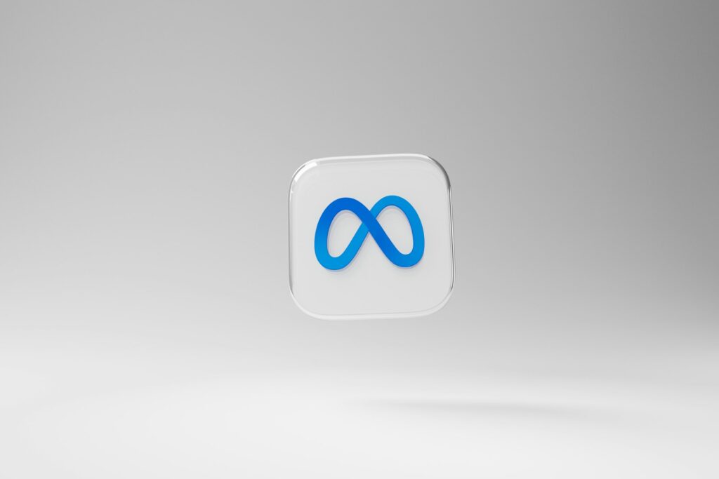 This article discusses the implications of Meta's move into mixed reality on the future of social media.
