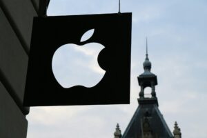 Can Apple's Artificial Intelligence Strategy Compete with That of Google and Microsoft?