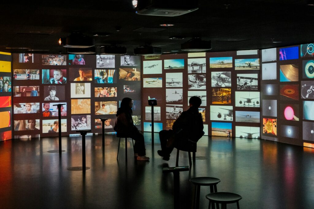 Social media live streams have contributed to the growth of citizen journalism.