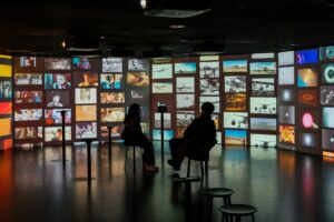 Social media live streams have contributed to the growth of citizen journalism.